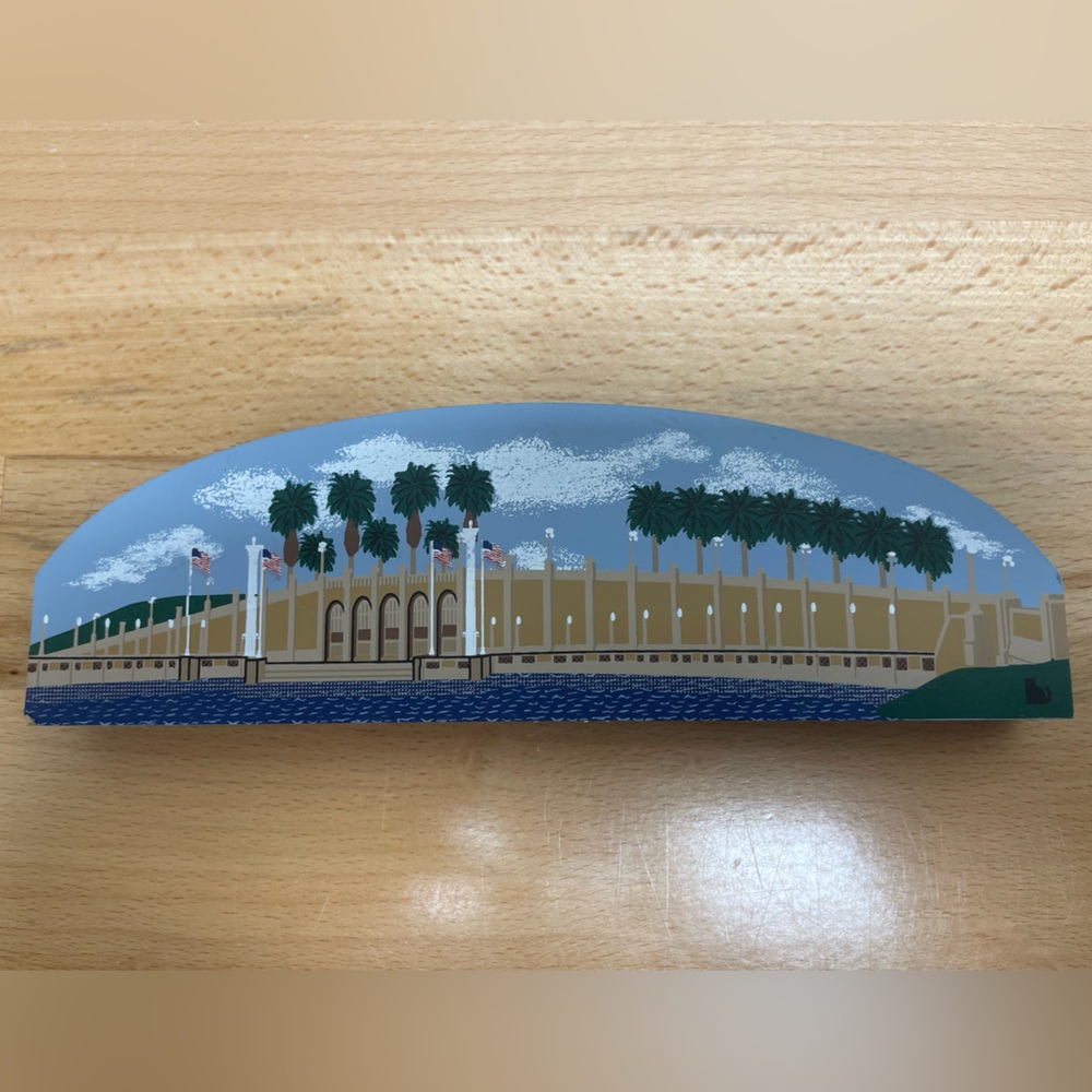 Cat’s Meow Lake Mirror Promenade in Lakeland, Florida. 1999 Exclusive Vintage